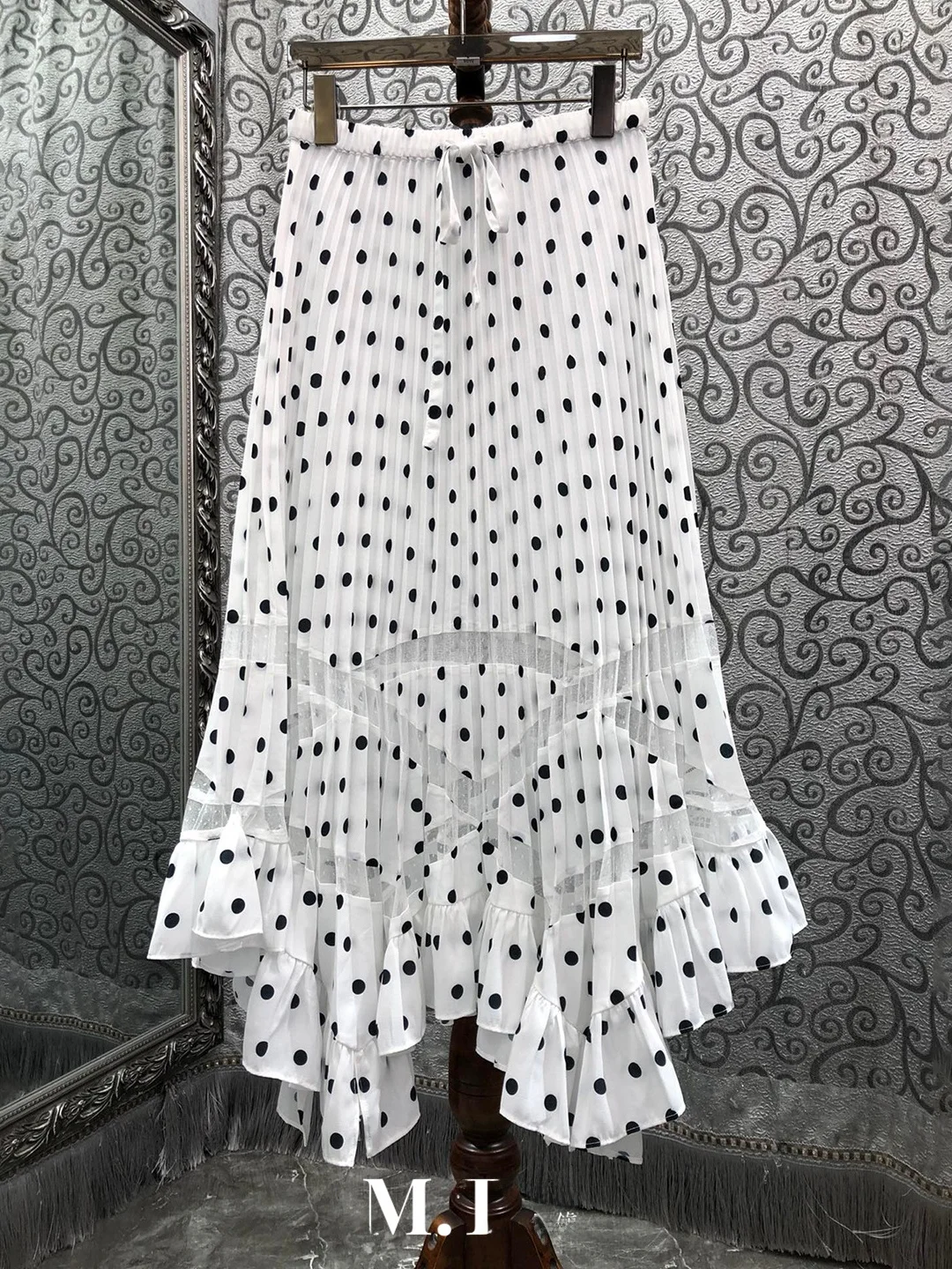 

Milan Small Town Oil Version European Lady See-through Hemming Lace Black White Polka Dot Pleated Skirt Half-length A-line