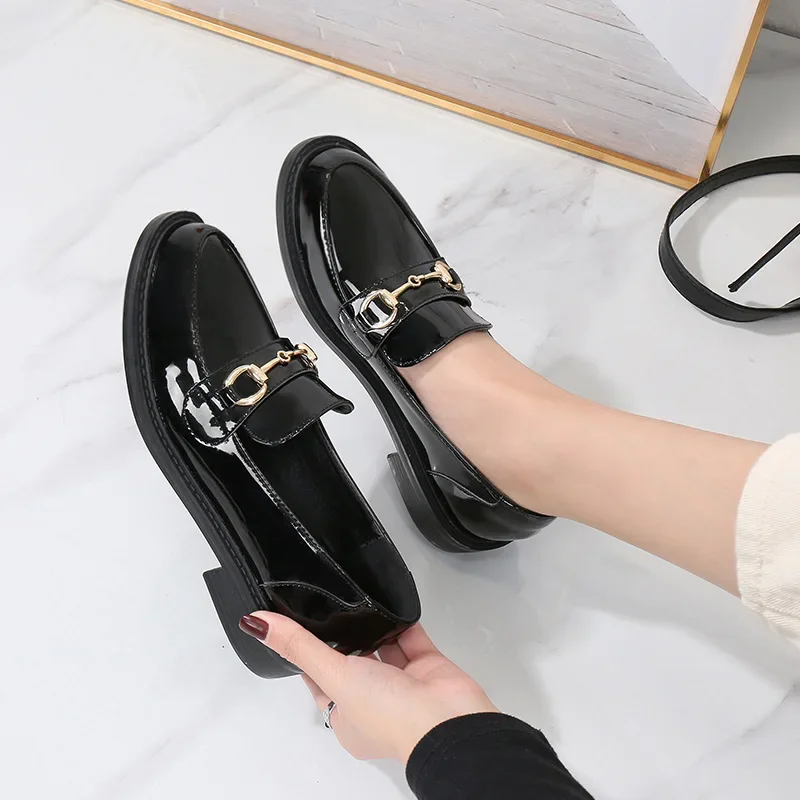 Women Loafers 2023 Spring British Style Women Leather Shoes Fashion Metal Buckle Thick Heel Shoes Retro Style Office Lady Shoes