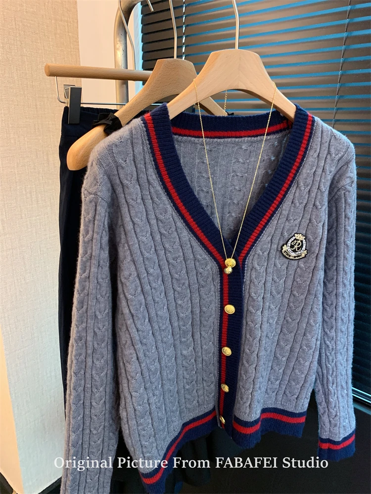 Jesienno-zimowa kobieta francuski Vintage sweter z dekoltem w serek haftowany sweter Preppy dzianina z długim rękawem 2000s estetyczna koreańska moda