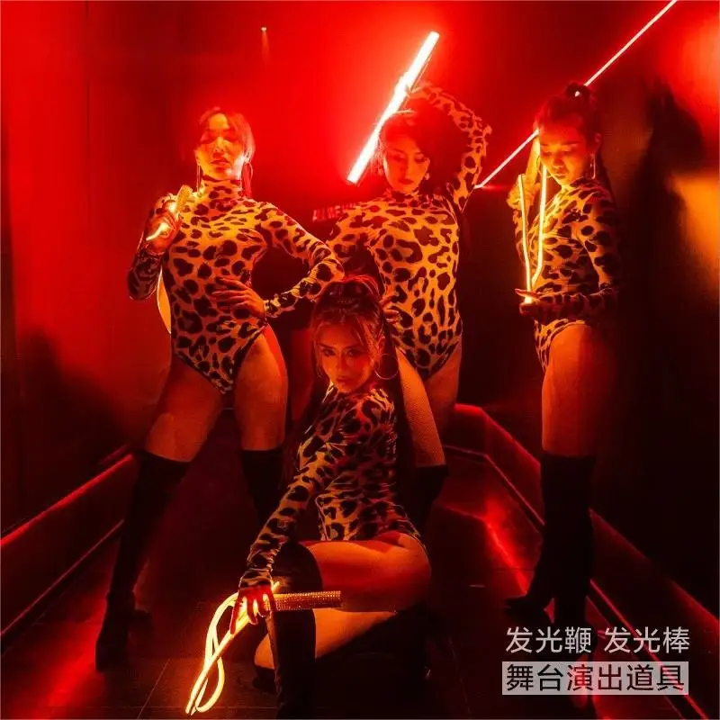 ไฟ LED รีโมทคอนโทรล เปลี่ยนสีได้ สำหรับงานเทศกาลดนตรี คอนเสิร์ต งานเรฟ งานคาร์นิวัล ปาร์ตี้ คลับเต้นรำ