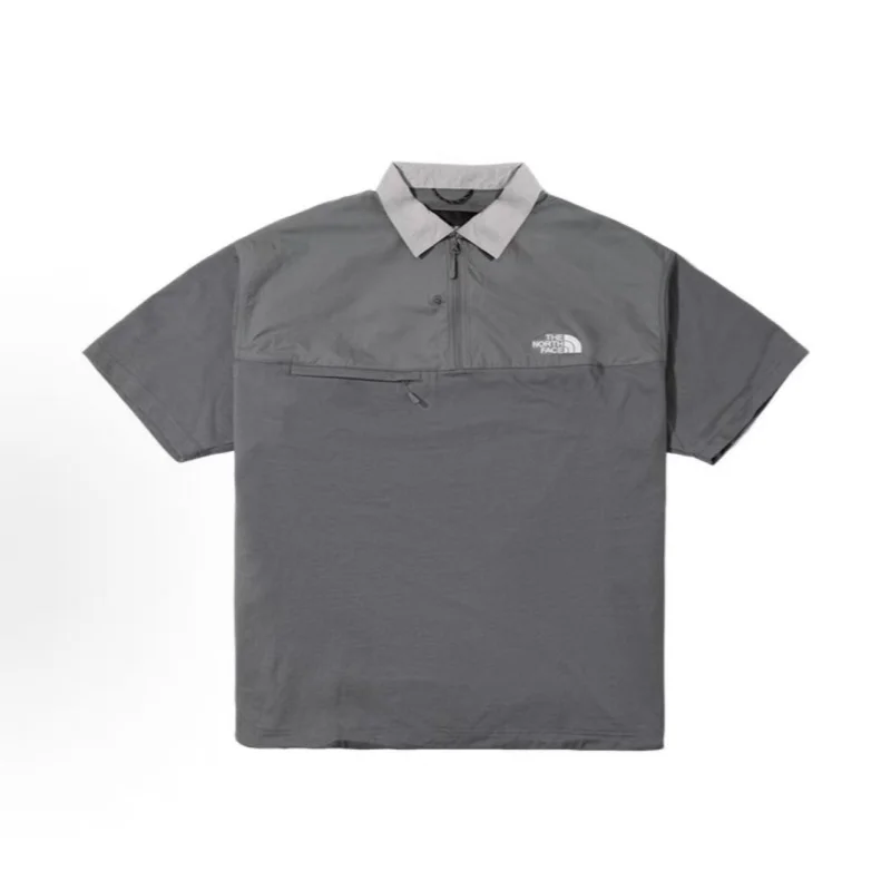 THE NORTH FACE's breathable outdoor short-sleeved polo shirt for men in pearl grey.