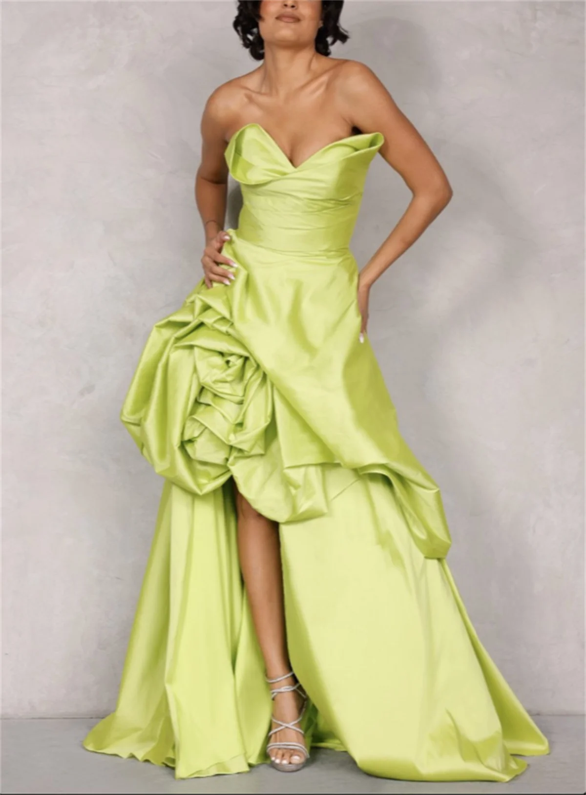 Sexy A-Line Evening Dress With Three-Dimensional Flowers Sweeping Train Green Prom Dress Backless Ladies Skirt Gown De Soirée