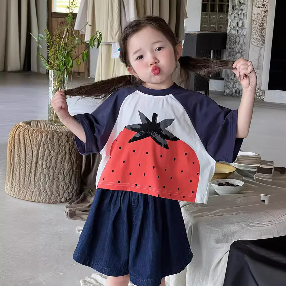 

2024 Summer New Girl's Short Sleeve Strawberry Pattern Baby Raglan Sleeve Contrast T-shirt Top