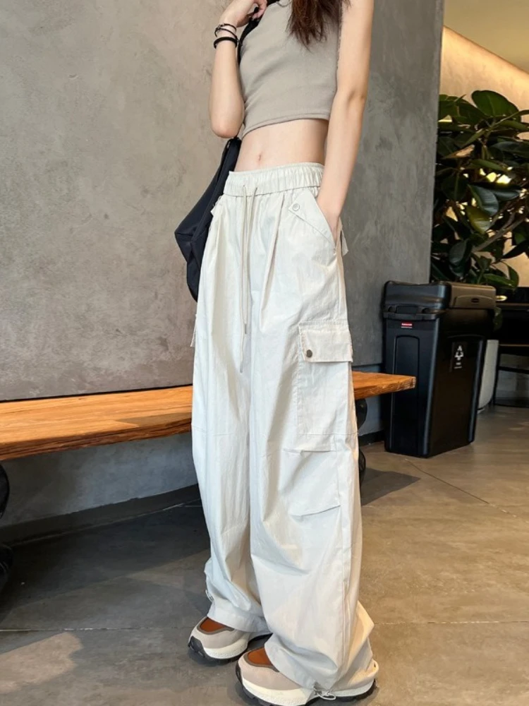 Damskie spodnie parachute cargo w stylu amerykańskim, szare, sportowe, z szerokimi nogawkami, z wysokim stanem, idealne na wiosnę i jesień, do wspinaczki i na co dzień.