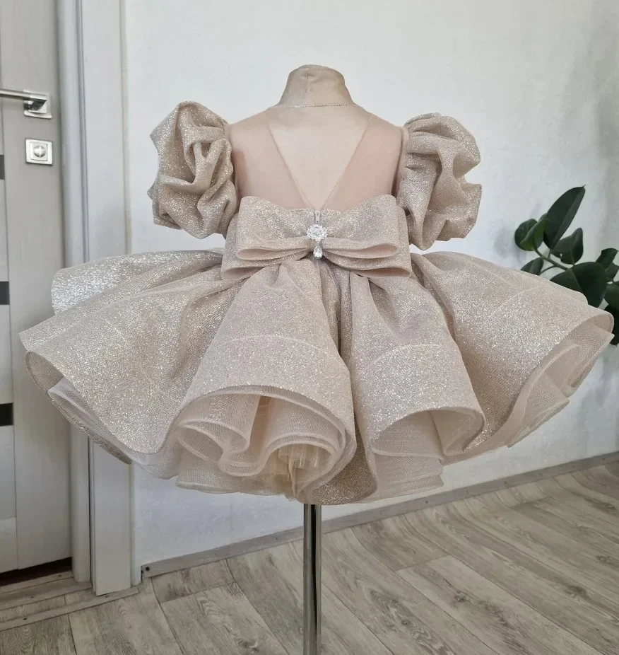 

Lovely Flower Girl Dress For Wedding Shiny Puff Ruffle Dresses With Bow Cute Little Girl First Communion Banquet Gown Customized
