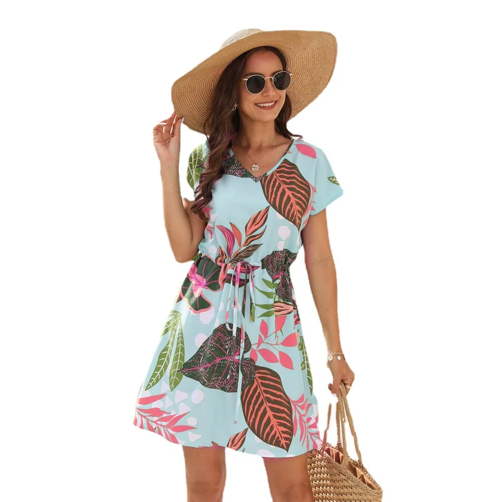 Nuovo prodotto estivo Abito con coulisse stampato a fiori alla moda con scollo a V manica corta stile vacanza Abito casual ampio per le donne