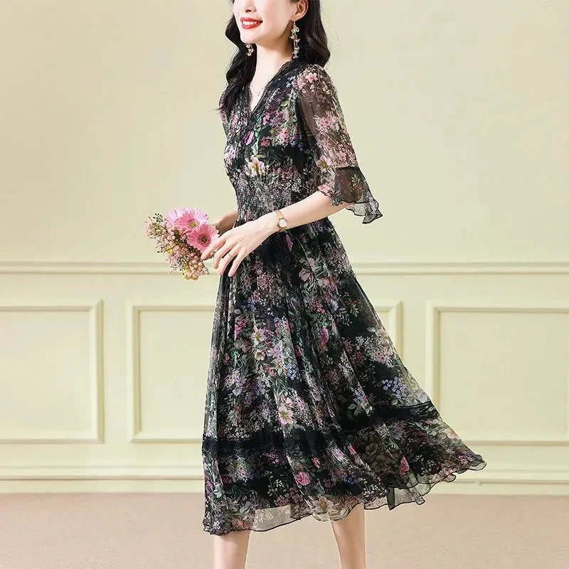 Silk Dress Ladies Summer 2024 New French V-neck Trumpet Sleeves Waist Slim Skirt High-end Silks Retro Floral Skirt