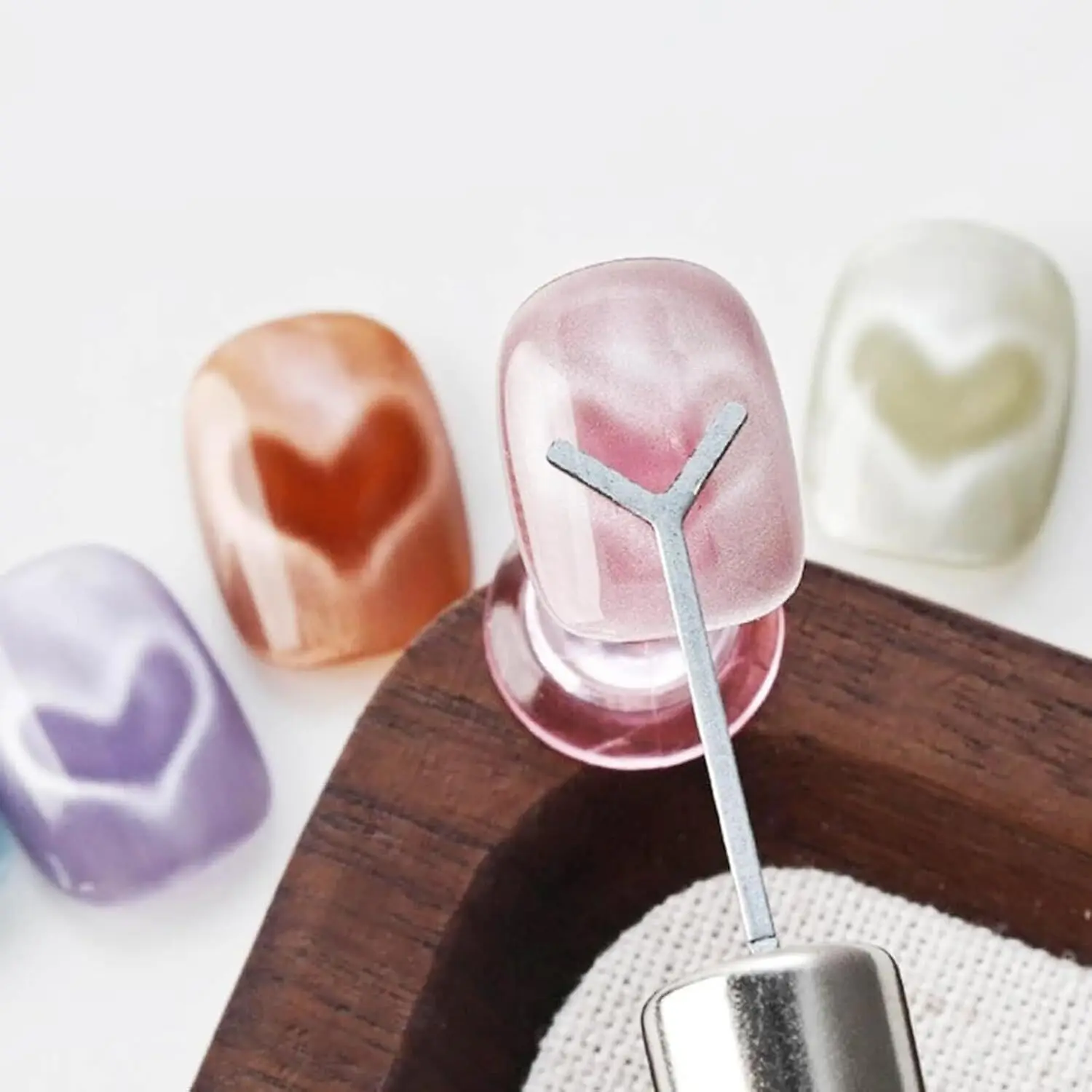 Magnes do paznokci w kształcie serca, magnes do efektu kociego oka w kształcie litery Y, zestaw magnesów do paznokci z wzorem serca, magnes odpowiedni do samodzielnego nakładania żelu, narzędzia magnetyczne do paznokci.
