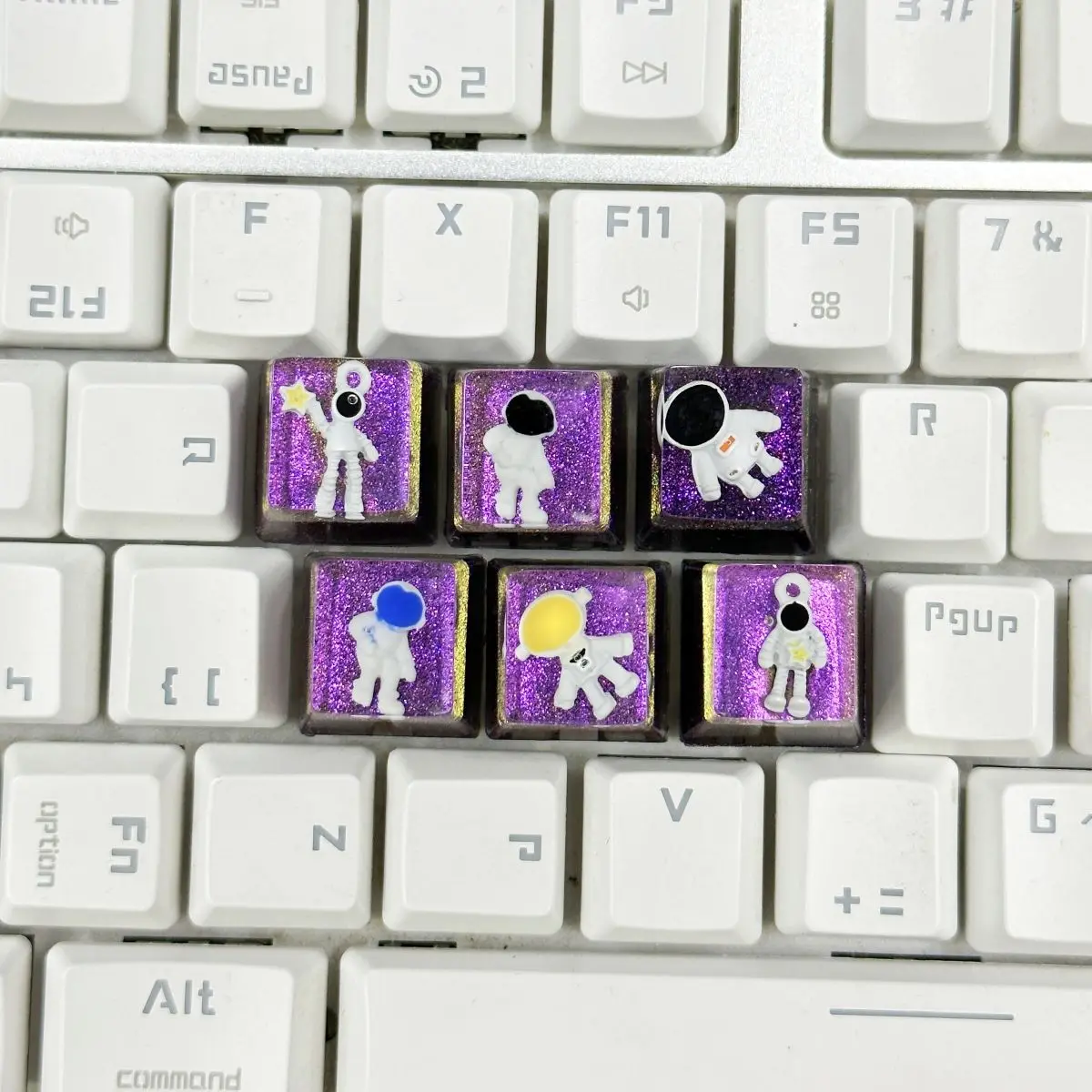 Starry Sky Astronaut keycap DIY Handmade Resin Anime Game Keycaps OEM Profile Key Cap for MX Switches Layout Mechanical Keyboard