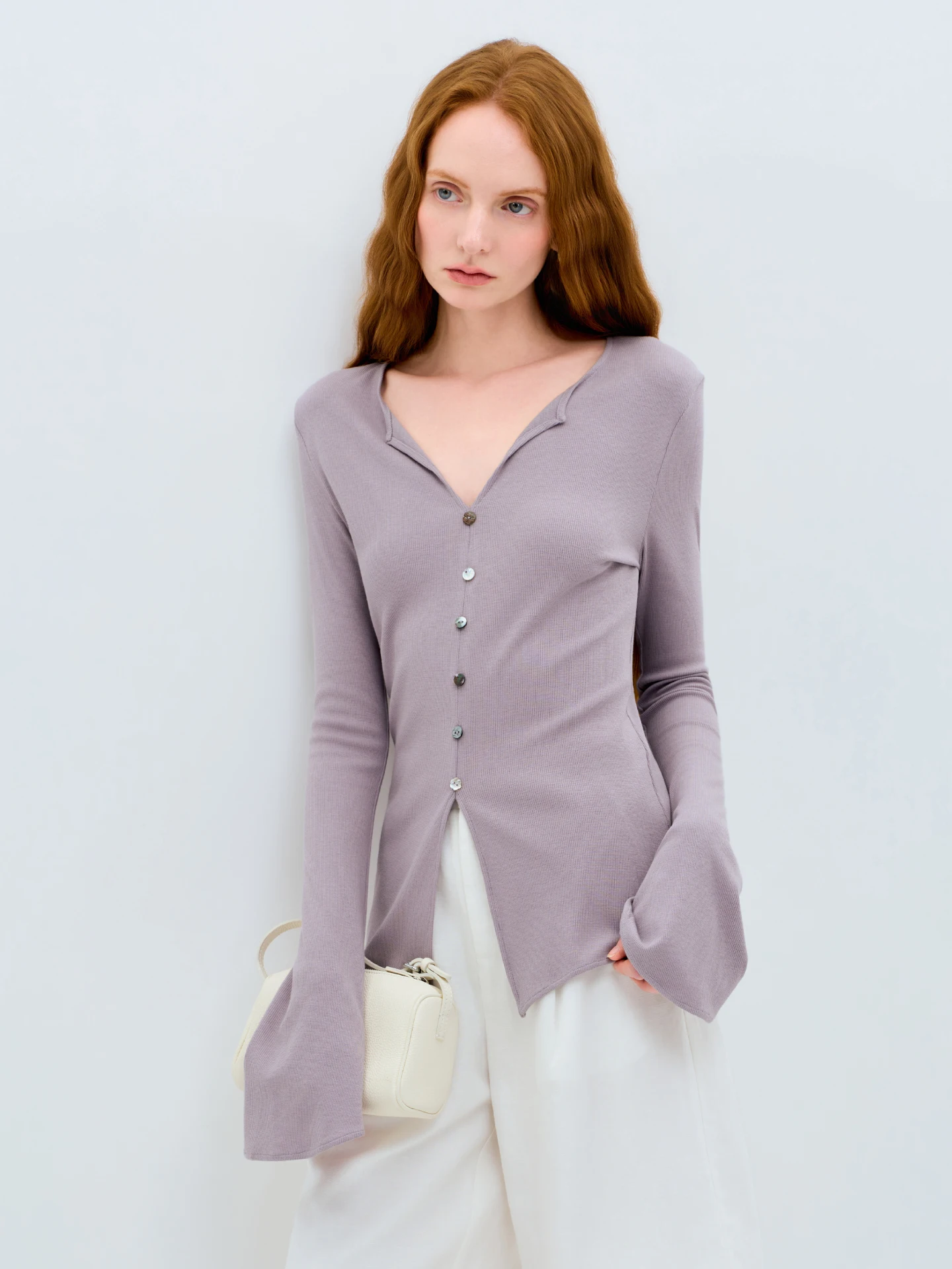 

Топ LIMONN, светло-фиолетовый, приталенный, с длинными рукавами-колокол, V-образным вырезом, на пуговицах, женский, нежный, весенний, для ношения под одеждой, 2026...