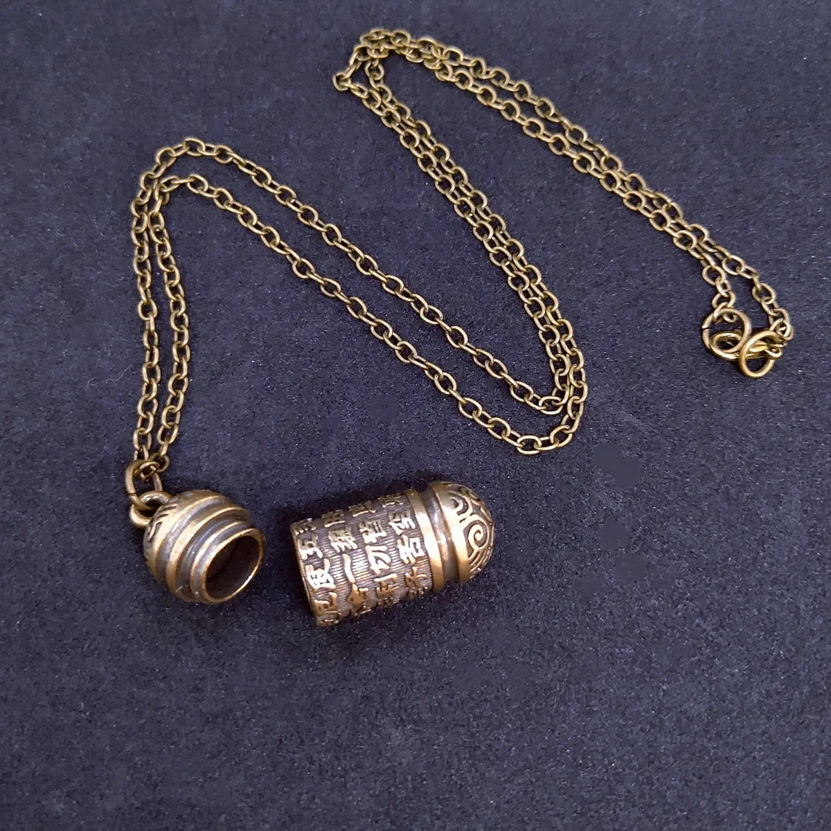 Retro Brass Cremation Urn Ashes Cylinder Vial Pendant Necklace Heart Sutra Embossed Pendant Chain Charm Memorial Jewelry