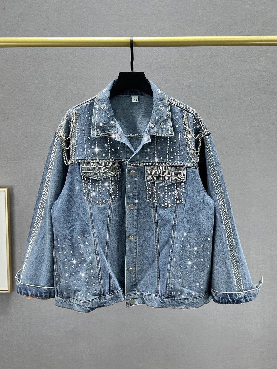 

Женская джинсовая куртка 2024: Новинка весенней коллекции, свободный крой, приталенная, с декоративными элементами и бахромой, модный уличный стиль, воротник на пуговицах, рукава с декором