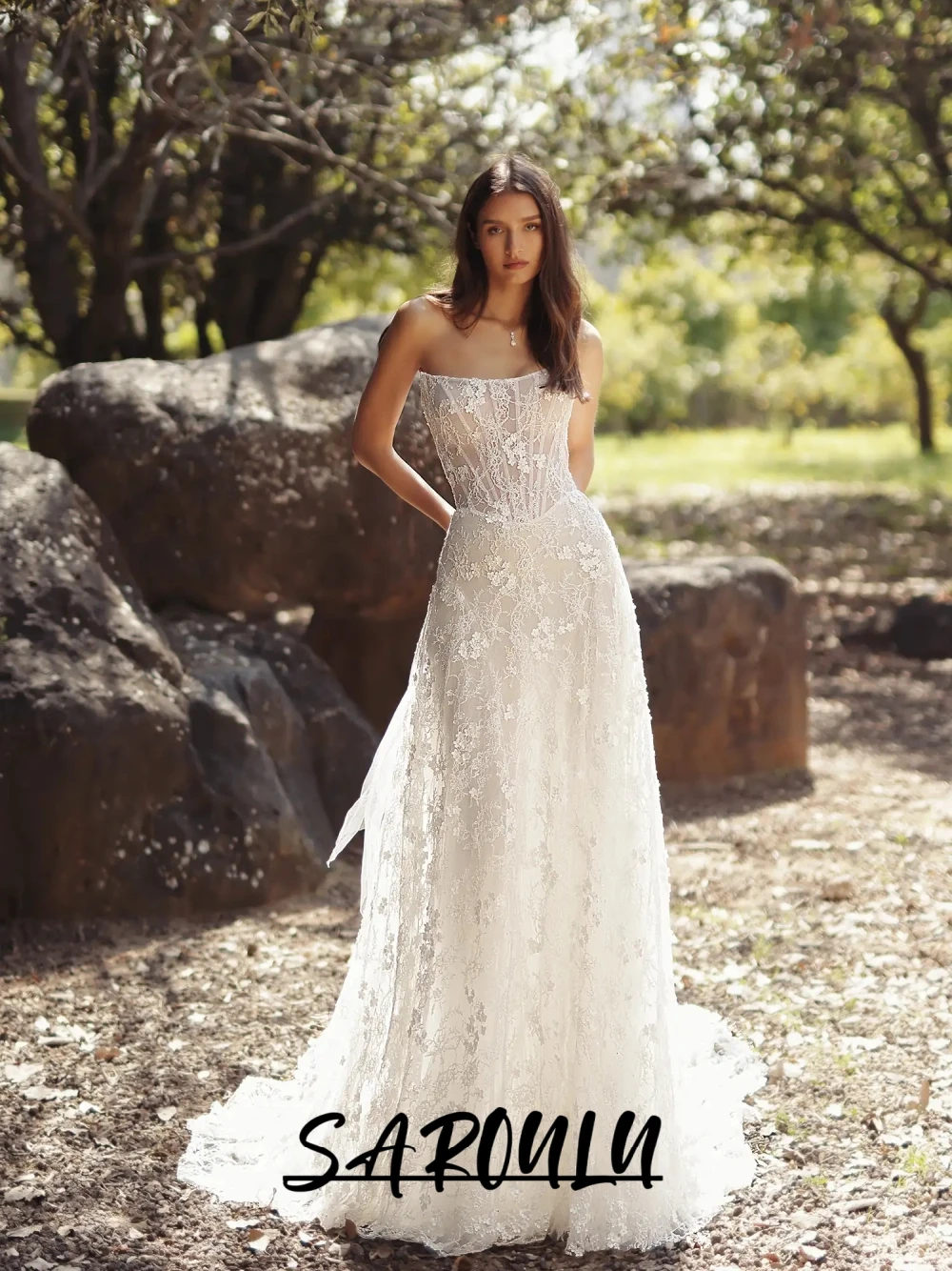 Romantic Strapless Corset Wedding Dress Attractive Floral Lace A Line Bride Wear Customized Delicate Glittering Bridal Gown