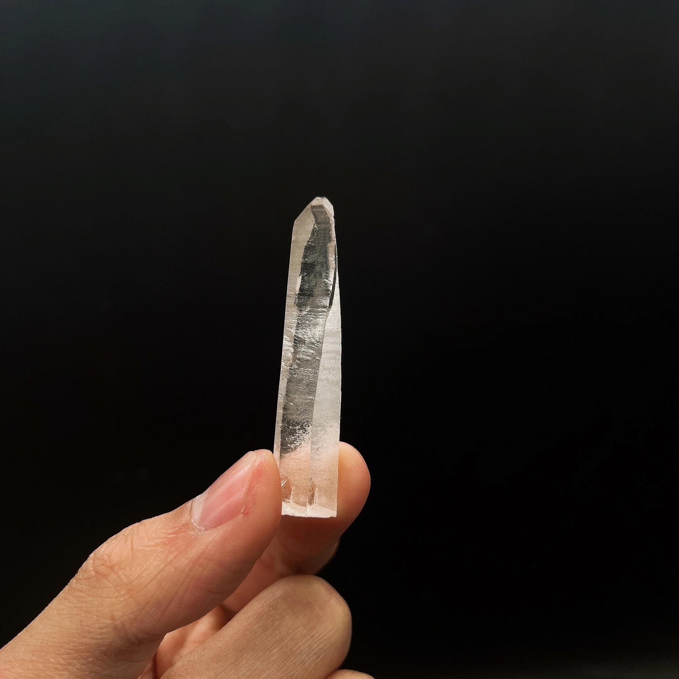 50g Natural Unpolished Clear Quartz Crystal Raw Column Stone Wand Point Energy Healing Rock Mineral Specimen Home Decor Gift
