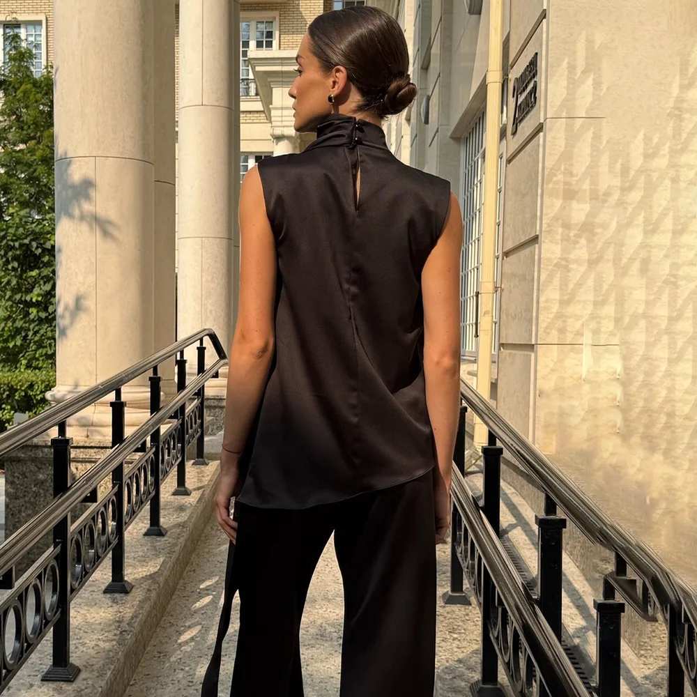 T-shirt irregolare da donna con colletto semi-alto e bottoni, design superiore, senso del temperamento casual
