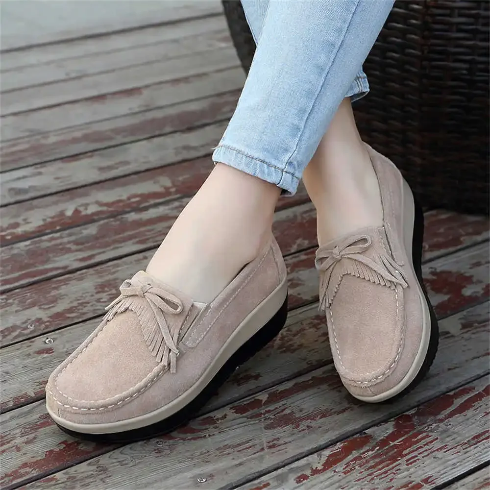 Tassel 35-40 Sneakers Designer Flats Women\'s Skateboard Shoes Women 2024 Sports Special Use Joggings Classic Luxe Excercise