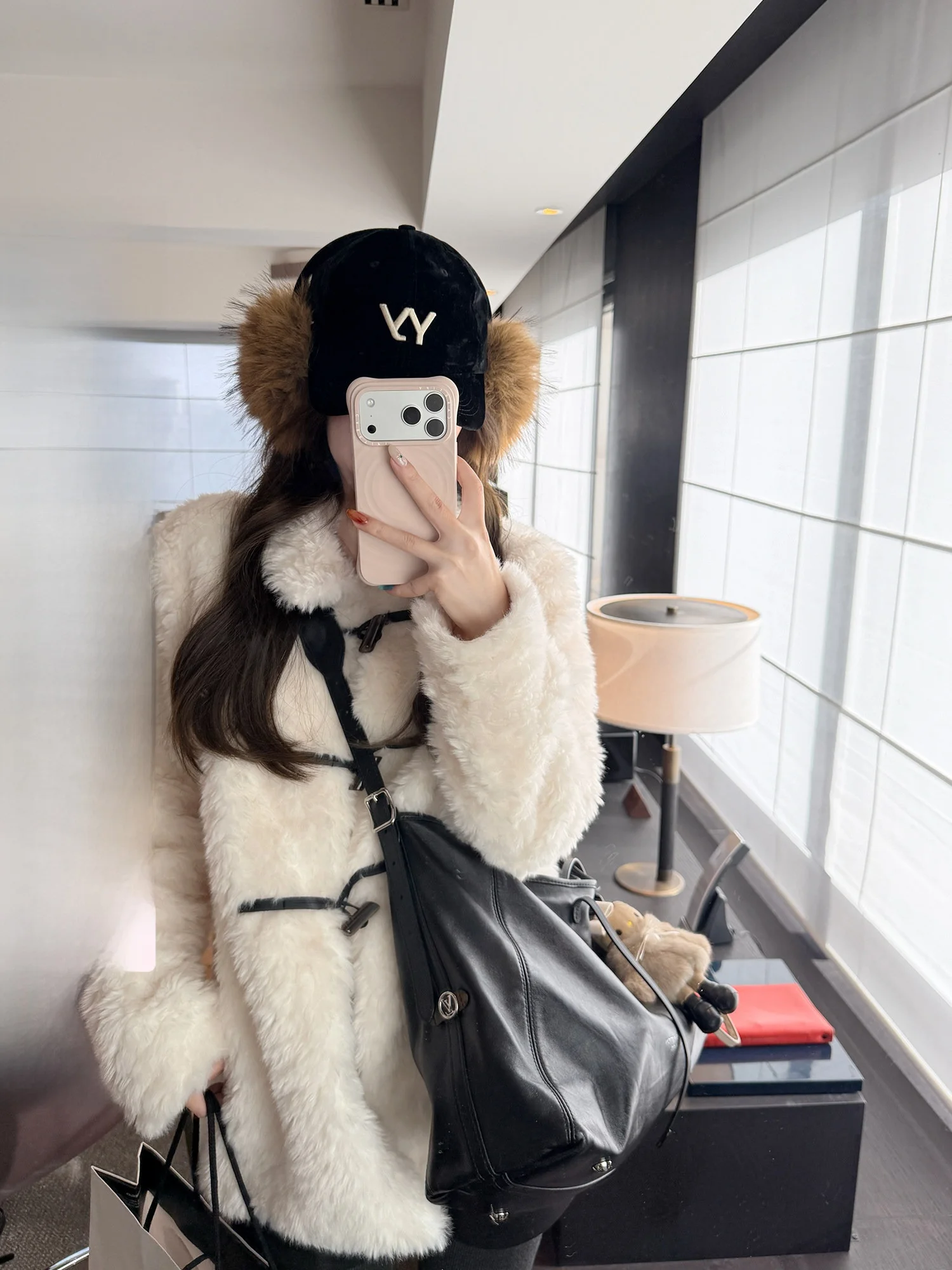 

Белая куртка из искусственного меха под овчину с воротником на пуговицах, повседневная, свободного кроя, женское пальто, утепленное, с длинными рукавами, укороченная модель