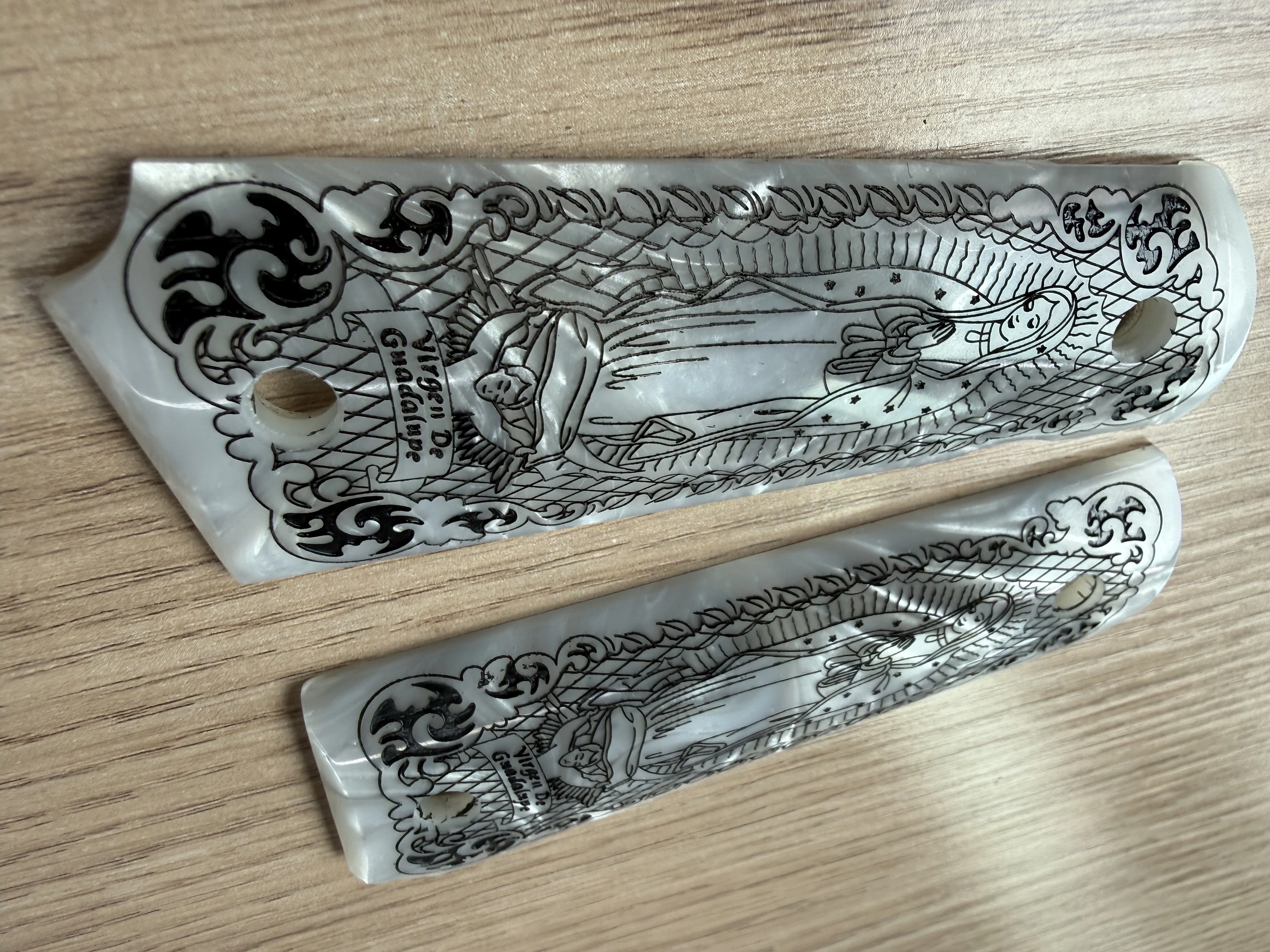 1911 Grips Full Size, witte parel met de Maagd Maria, past op Colt, Kimber, Springfield, Remington, Rock Island, Government Commander