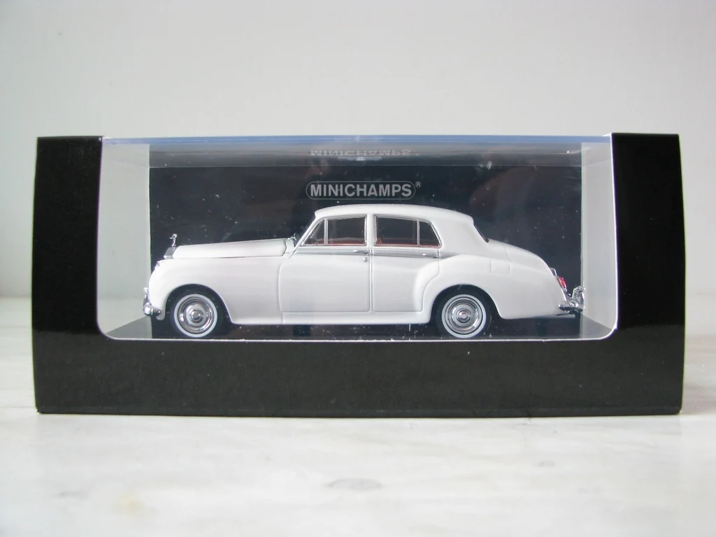 

Diecas 1:43 Scale MINICHAMPS Rolls Royce Silver Cloud Ⅱ1960 Rolls-Royce Model Alloy Car Model Collectible Toy Gift Souvenir