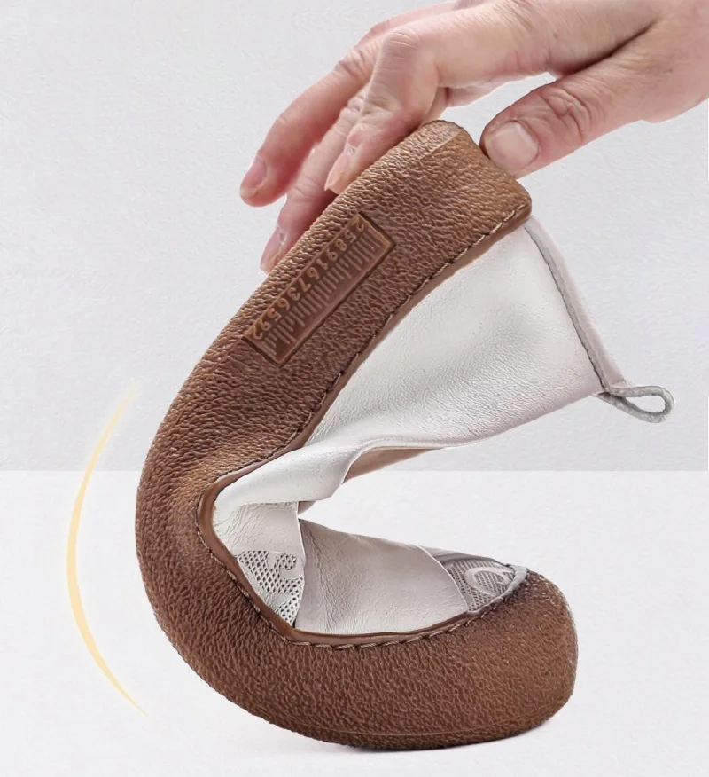 Neue Echtleder-Ballerinas für Damen, V-Ausschnitt Slip-On Schuhe, Retro-Kreuzfalt-Mokassins mit Prägungsmuster für Damen – Detail 5