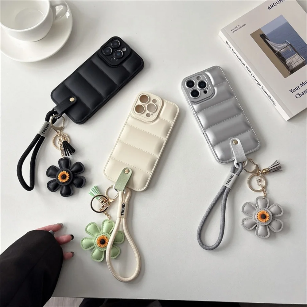 Funda de teléfono con cordón y chaqueta de plumón a la moda para IPhone 17 Air 16E 16 15 14 13 Pro Max 12 11 X XR XS Plus, funda suave de TPU con correa para la muñeca