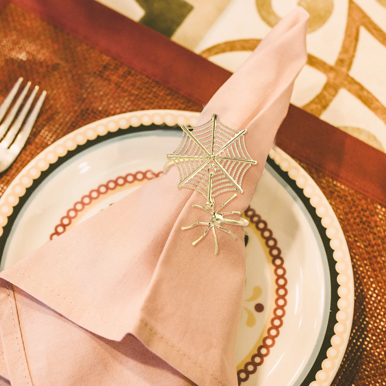 

4Pcs Metal Napkin Rings Halloween Party Decor Exquisite Spider Web Design Multi Use Home Office Hotels Restaurants Bars Cafes