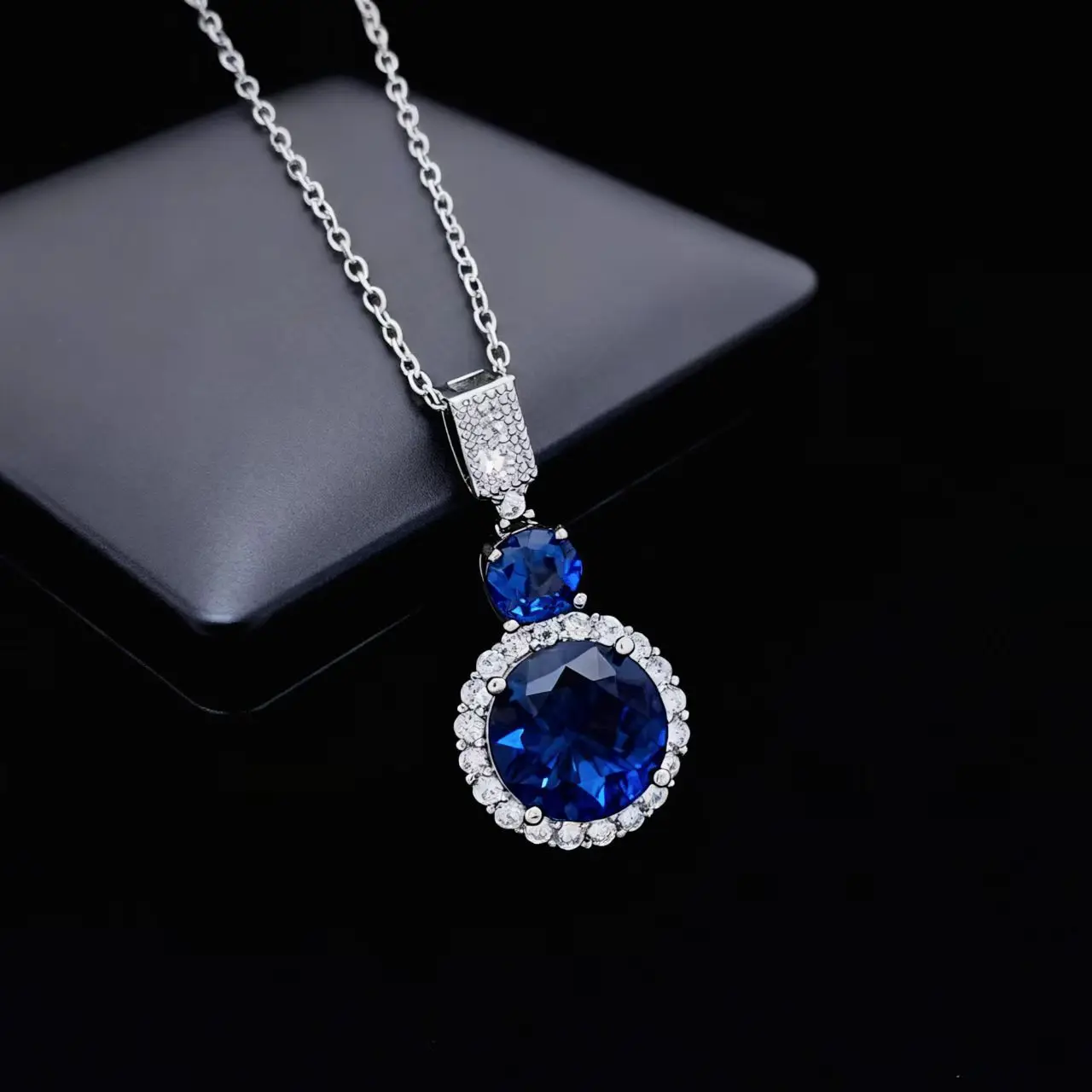 European and American jewelry accessories - Sapphire and Ruby Necklace Female Peacock Egg Cultured Gemstone Pendant Choker Chain