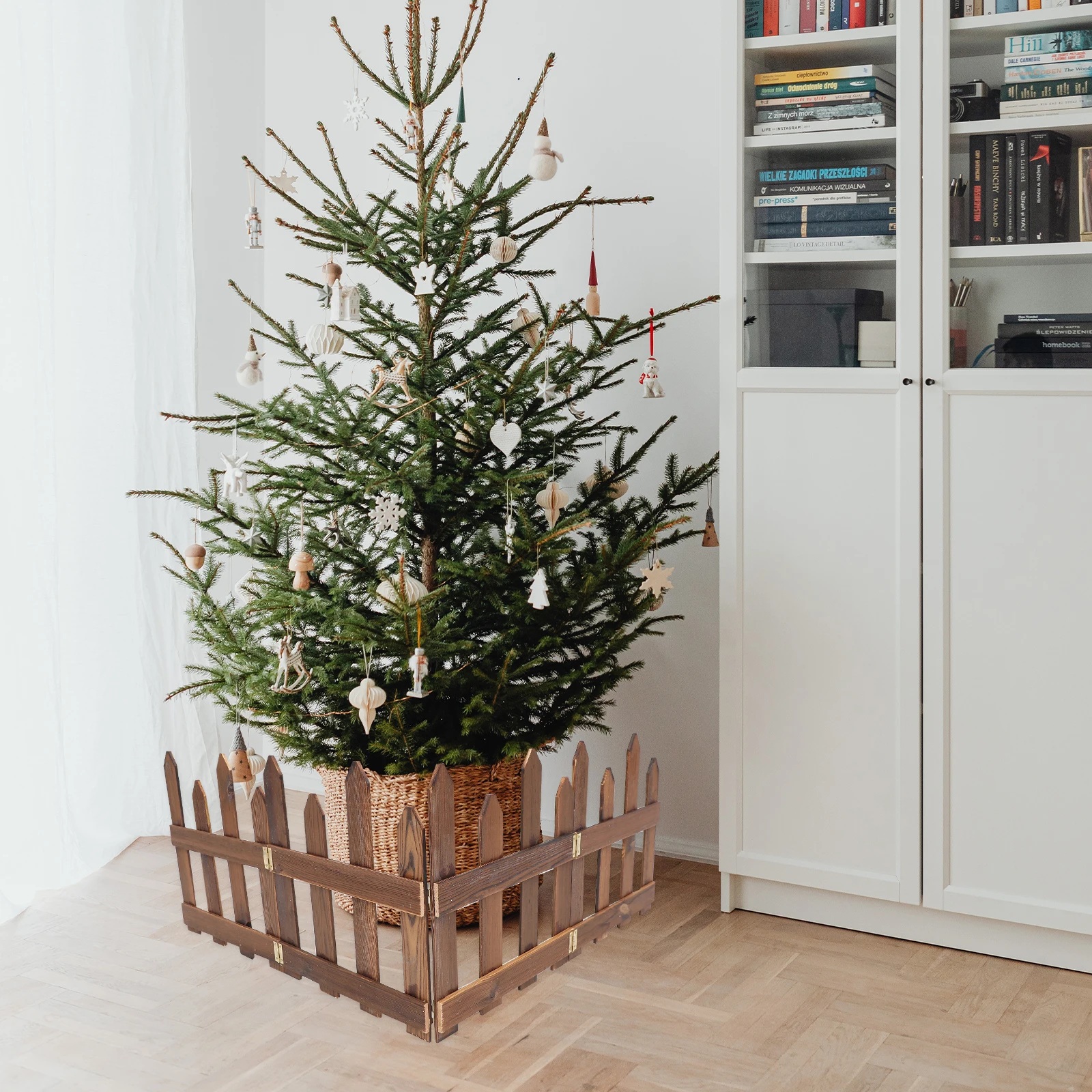 

1Pcs Wooden Fence Carbonized Anti-Corrosive Garden Courtyard Balcony Flower Beds Decorative Outdoor Yard Fencing