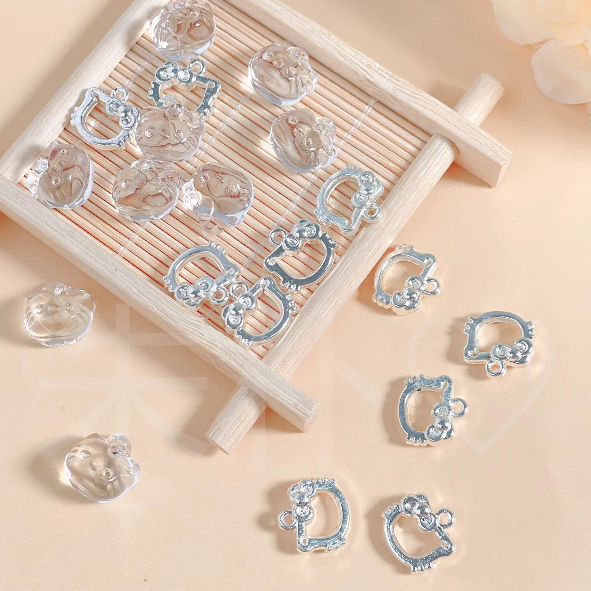 100 Piezas de Colgantes Acrílicos Transparentes, Cuentas Transparentes para Hacer Lazos para el Cabello, Pulseras, Llaveros y Accesorios Infantiles