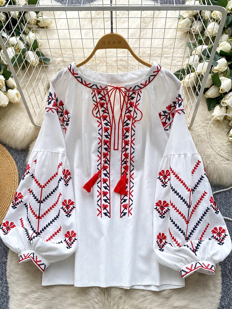 

Женская осенняя блузка в стиле ретро, богемная рубашка с вышивкой, свободная кружевная рубашка с круглым вырезом и рукавами-фонариками, повседневный топ, женский пуловер BL248