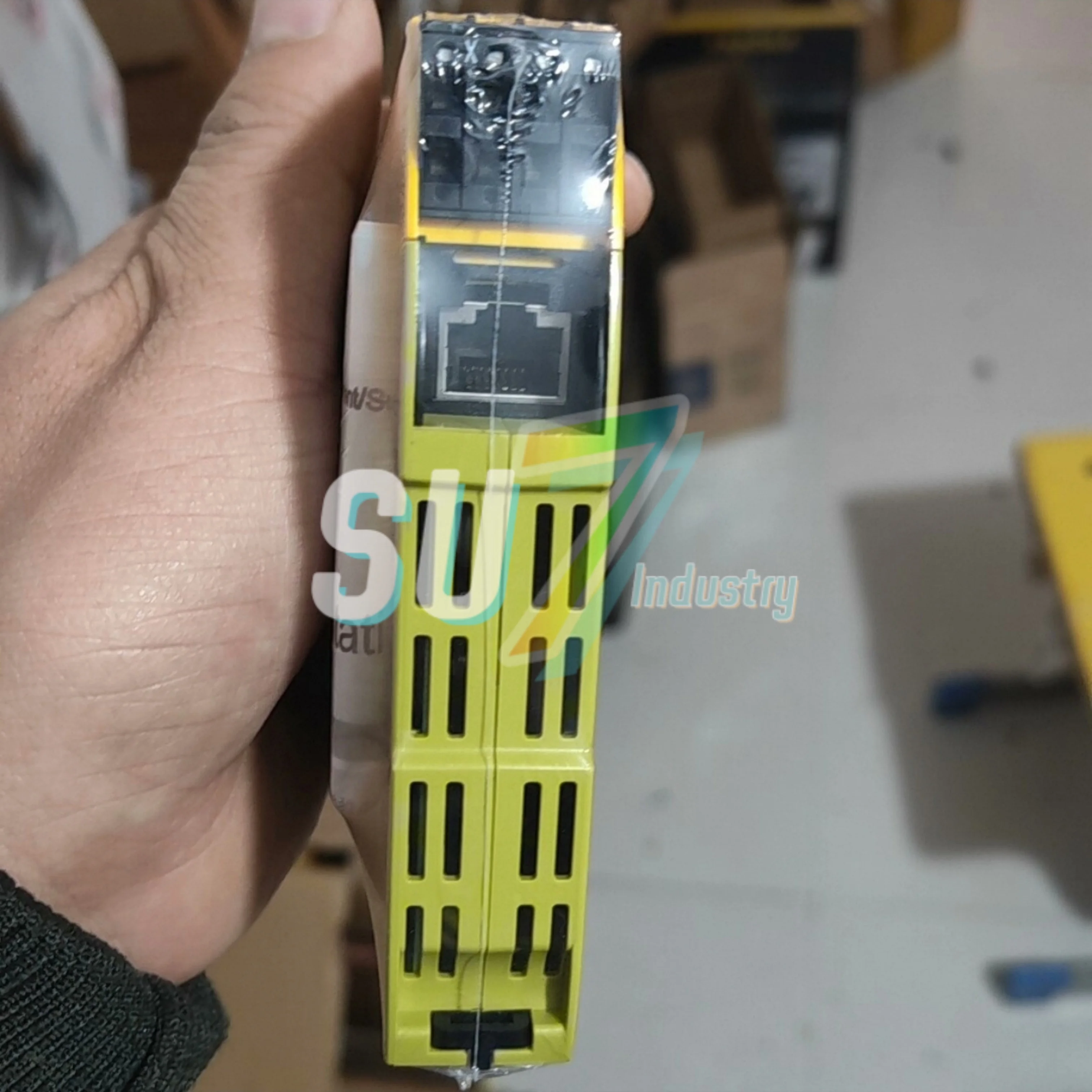 772120 PNOZ m EF 772121 PNOZ m EF 100% وحدة تحكم أمان جديدة