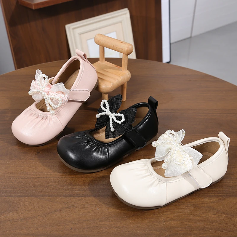 

Girls Dance Shoes Sweet Beading Lace Bows Kids Flat Shoes Soild Color Versatile 2026 Brand New Children Leather Shoes Round Toes