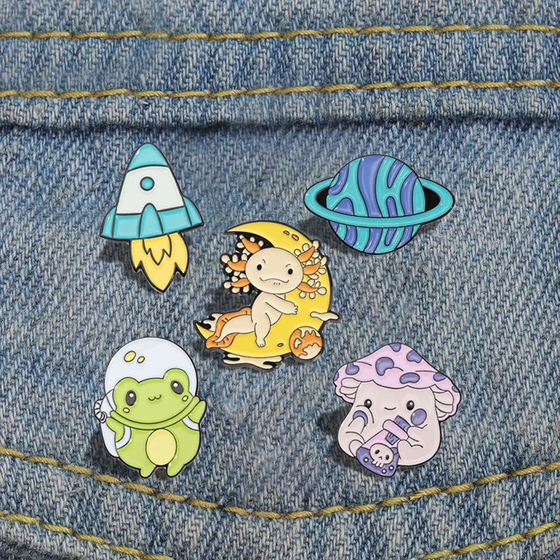 Brooch Custom Frog Salamander Rocket Planet Pines Lapel Badges Animal Jewelry Gift for Friends Cute Astronaut Animal Enamel