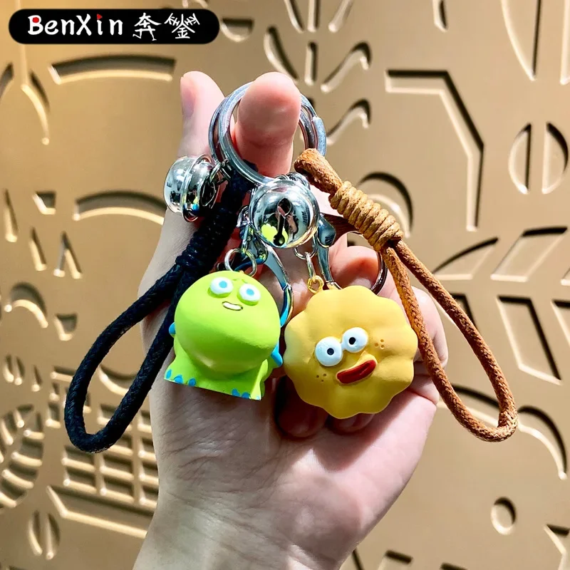 

miniso Изысканные маленькие статуэтки, сумки для ключей, подвески, милые парные автомобильные брелки, подвески и маленькие подарки