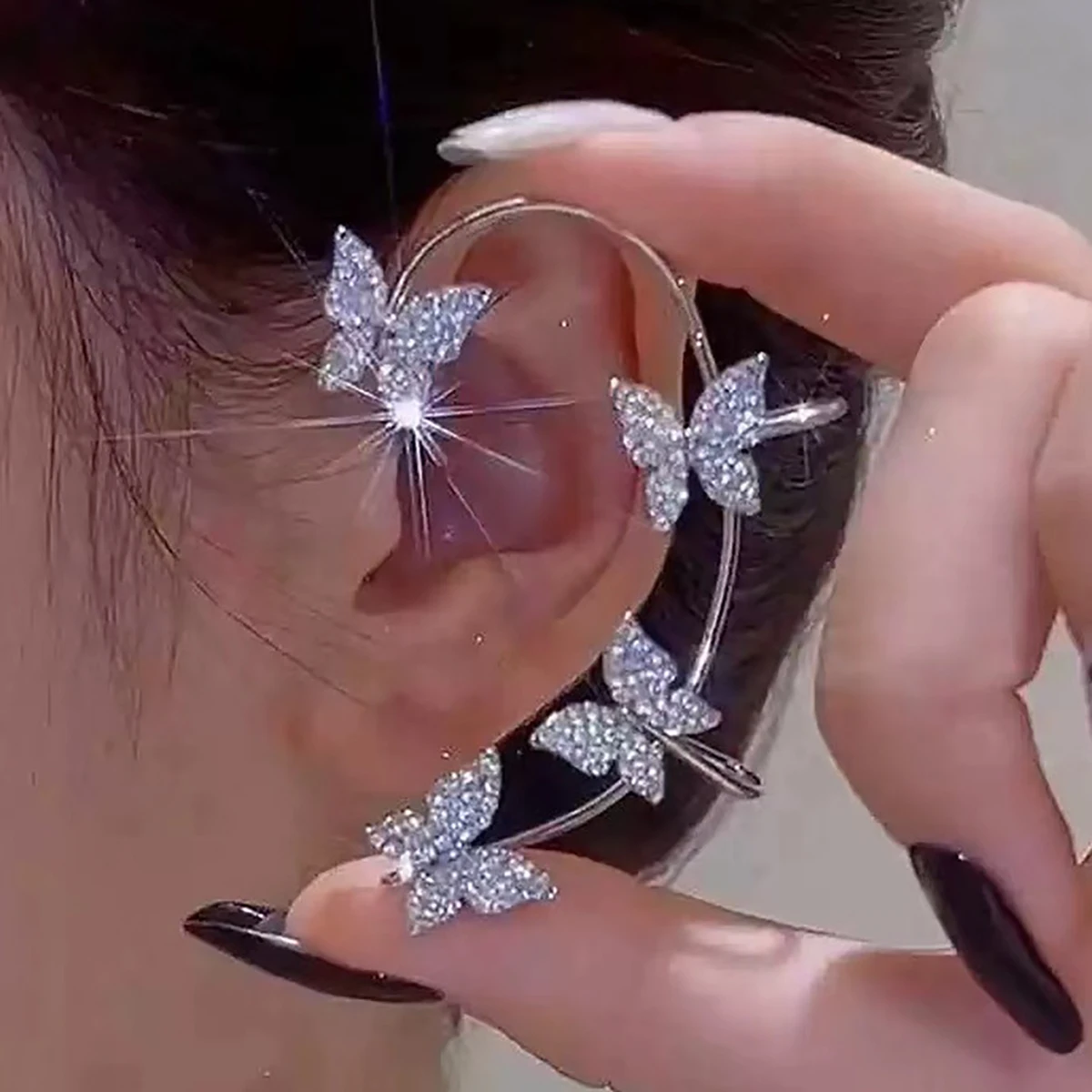 Exquisite Shiny Rhinestone Butterfly Ear Clips for Women Without Piercings Earrings Fashion Y2K Style Party Cosplay Jewelry