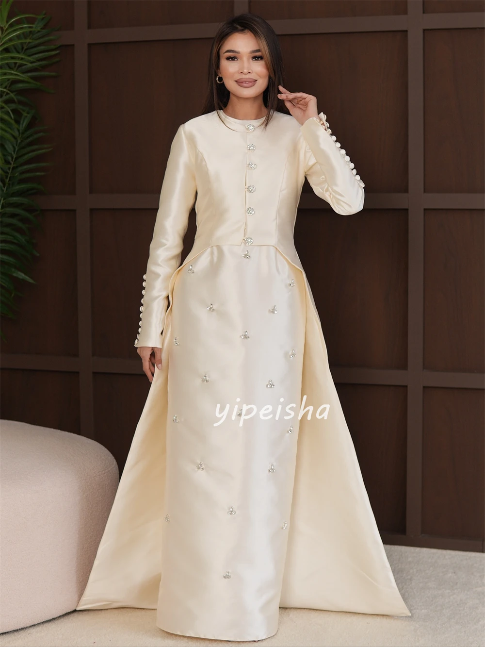 Personalizado elegante formal charmeuse strass botão em linha reta colher pescoço vestidos longos sob medida vestidos de ocasião tamanhos disponíveis