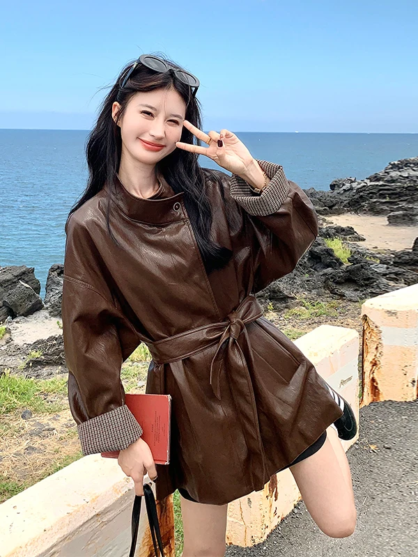 

Новая женская укороченная куртка из искусственной кожи кофейного цвета с клетчатыми вставками, весна-осень, маленький размер, элегантный крой, приталенная, с завышенной талией