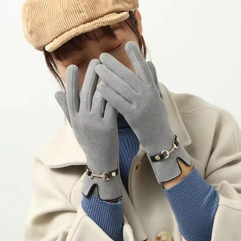 قفازات الشتاء الدافئة المرأة المخملية سميكة أفخم قفازات الكورية سلسلة معدنية الديكور مكتب ركوب الدراجات في الهواء الطلق السفر الدافئة التبعي
