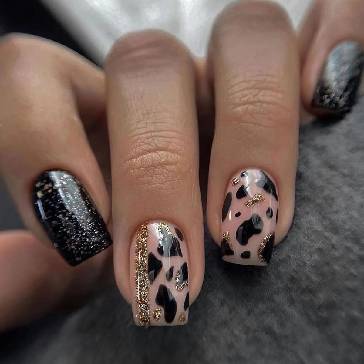 24 short square press on nails with leopard print pattern fake nails, paired with 1 nail glue and 1 nail file