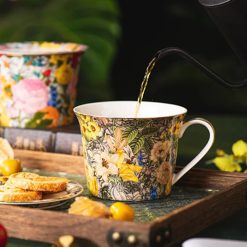 European Ceramic Coffee Cup with Lid Colorful Flower Mug Home Breakfast Mug Fine Bone China Afternoon Camellia Flower Tea Cup
