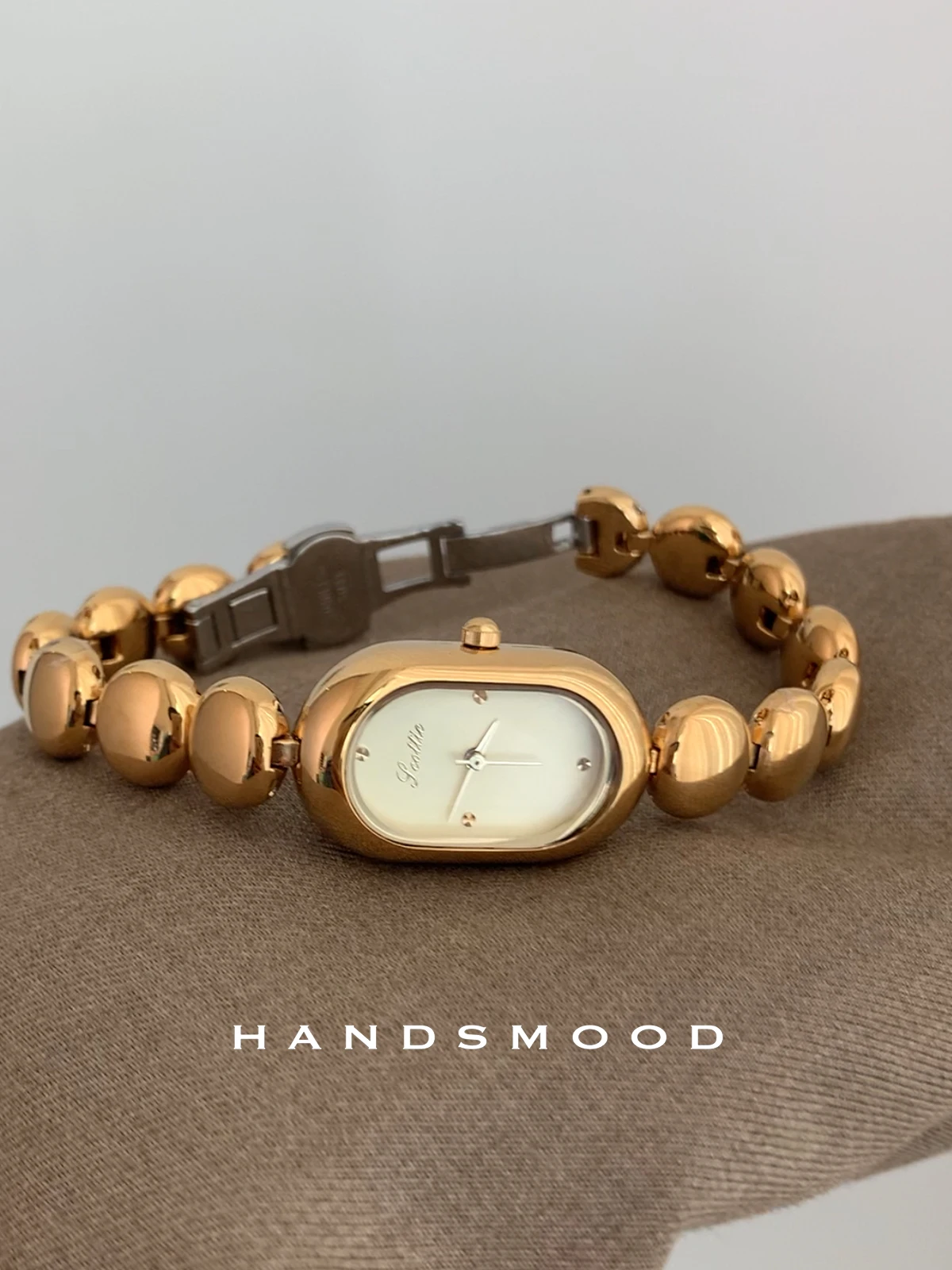 Relógio de pulso feminino elegante com pulseira elegante, design moderno e individualista, sofisticado e moderno relógio de quartzo.