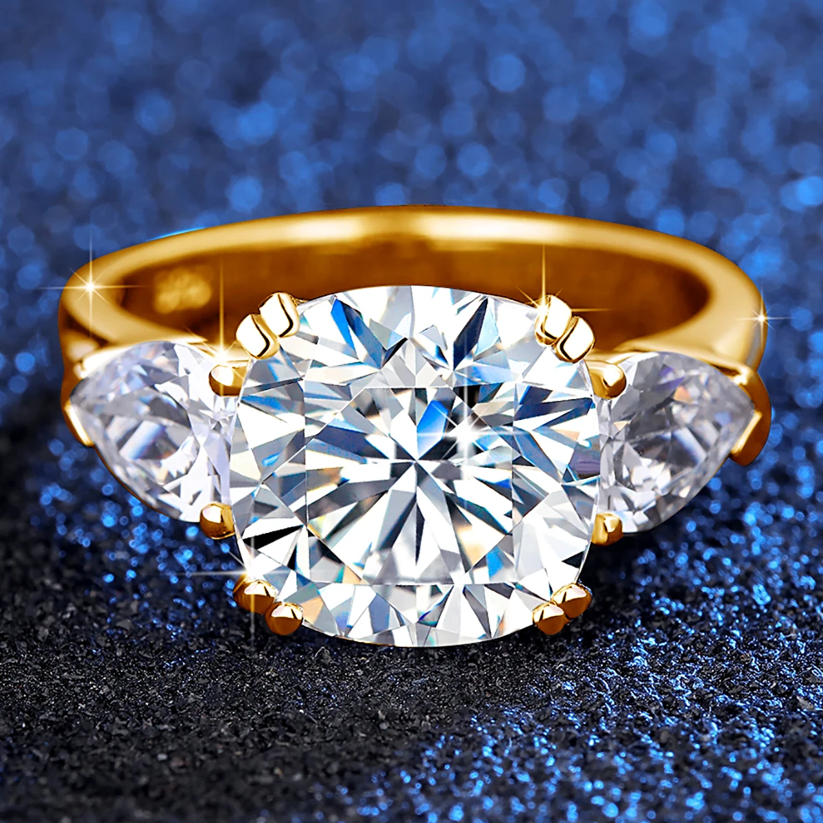 5 Karat Kissenförmiger 3-Stein-Moissanit-Ring aus Gold mit GRA-Zertifikat, D-Farbe, VVS1, Eternity-Verlobungsschmuck für Frauen, Geschenke im Angebot – Detail 2