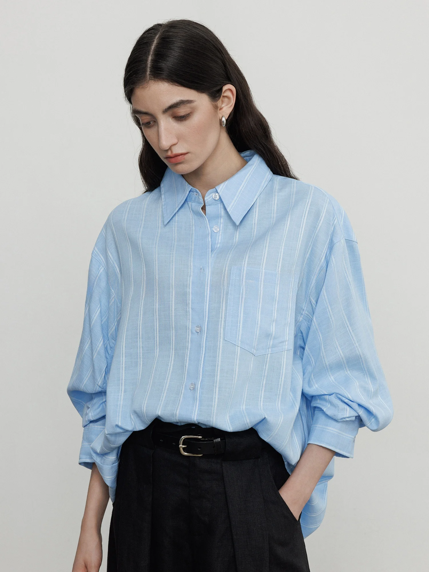 

Летняя женская полосатая рубашка Maiher: свободный крой, лен и шелк, повседневный стиль, длинный рукав, на пуговицах, классический воротник, вязаная, защита от солнца