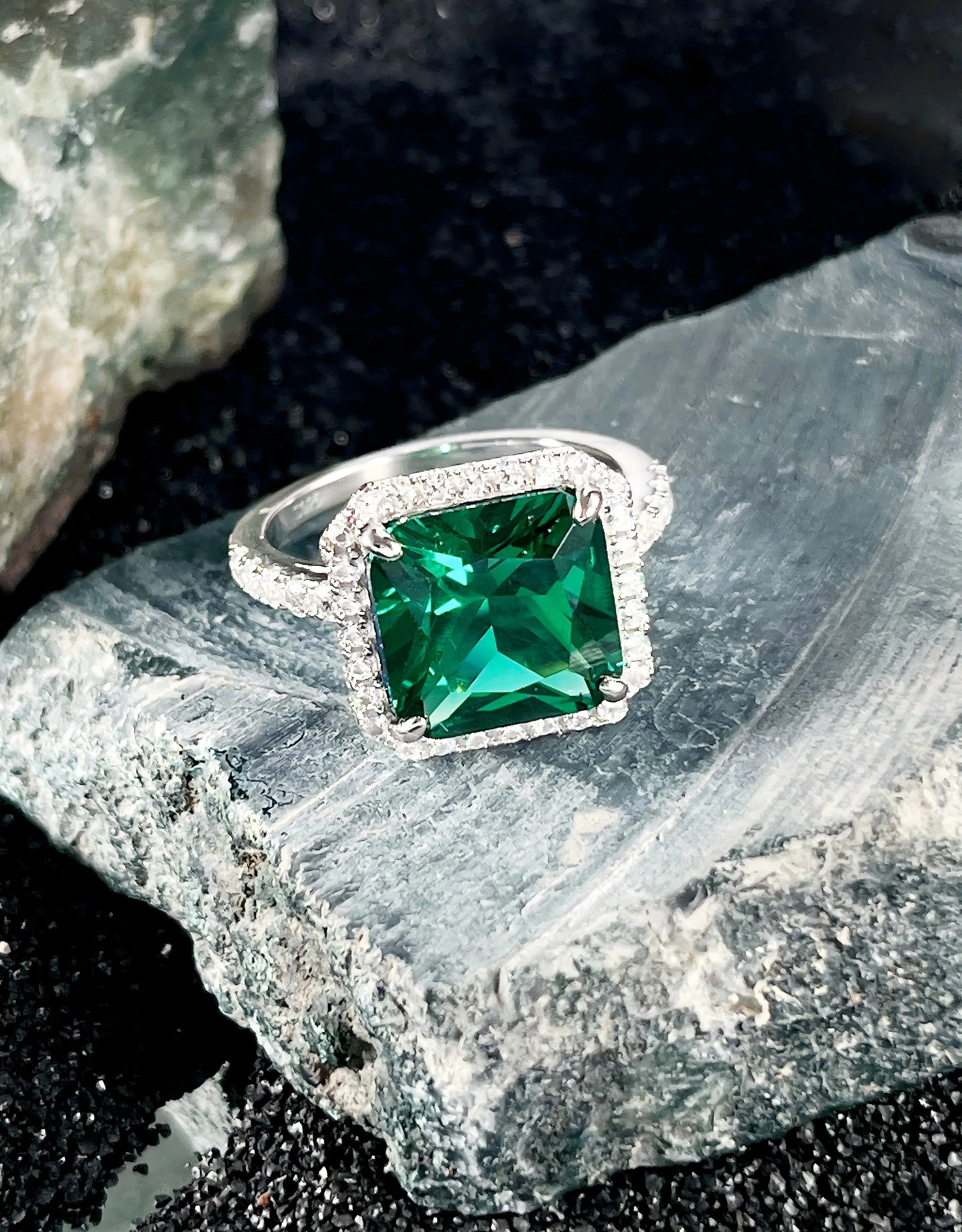 

925 Sterling Silver Prong-Set Green Zirconia Wedding Band for Women, Sizes 6-8 Fashion Jewelry