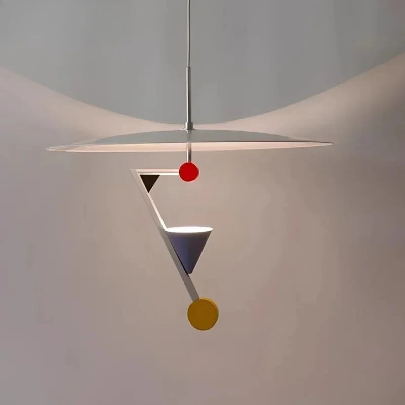 Moderne Schlichte Runde Farbige Metall-LED-Hängeleuchte, Handgeknüpfte Kunstlampe für Restaurant und Heimdekoration, Kronleuchter