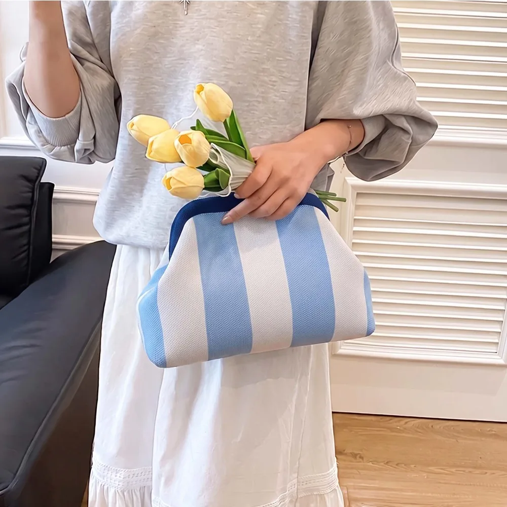 Neue gestreifte, frisch gefärbte gewebte Tasche für Damen, Fly-Knit Cloud Clasp, vielseitige, elegante Reise-Aufbewahrungstasche, Make-up-Tasche mit großer Kapazität, Handtasche. – Detail 2