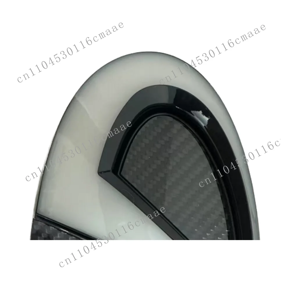 Suitable for 2013 + QX70 Flow series lights Car logo 12V grille headlights, suitable for black base ordinary carbon fiber