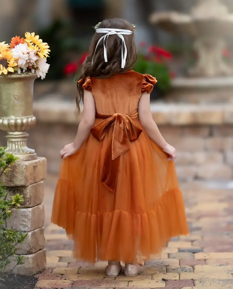 Blumenmädchenkleid aus gebranntem orangefarbenem Samt und Tüll, Boho-Blumenmädchenkleid für Kleinkinder, Samt, Boho-Hochzeitskleid für Mädchen, Kommunionkleider