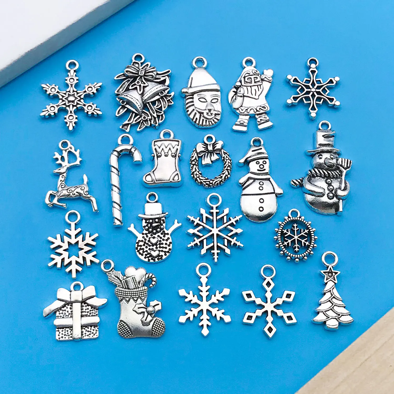 20pcs Christmas Charms Antique Silver Alloy Small Pendants For Charm Bracelets Necklaces Keychains DIY Jewelry Making Supplies