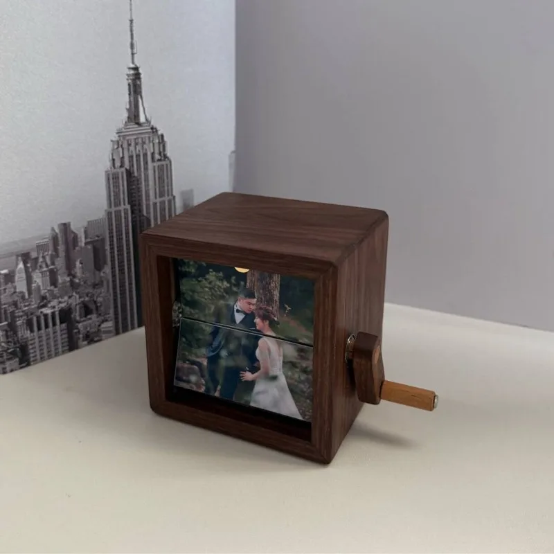 Computer Table Ornament Creative Gift Mechanical Hand Crank Dynamic Photo Album Feeling Black Walnut Handicrafts